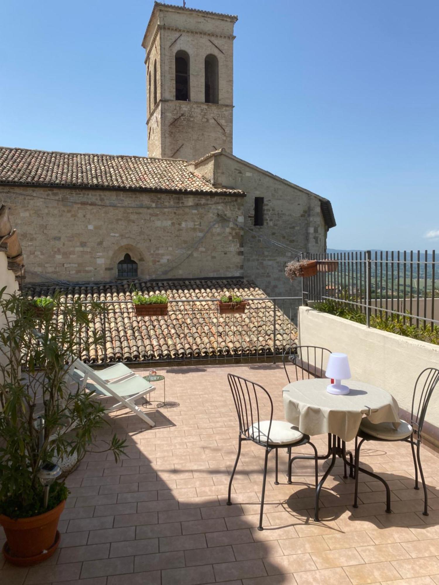 App. Con Terrazza Panoramica In Centro-Монтефалько Экстерьер фото
